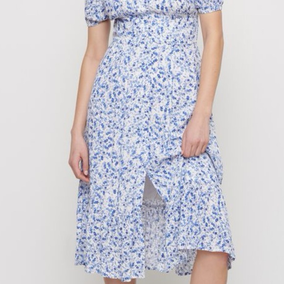 Dynamite Floral Blue and White Floral Midi Dress - Picture 4 of 6